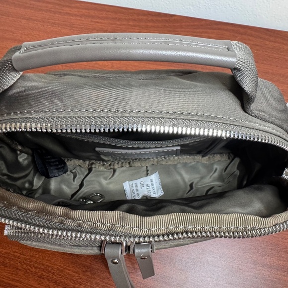 ❤️Like New! Quince Revive Nylon Camera Crossbody - Picture 4 of 9